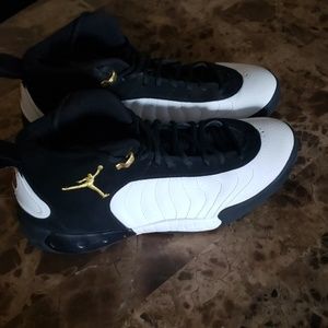 Mens basketball shoes